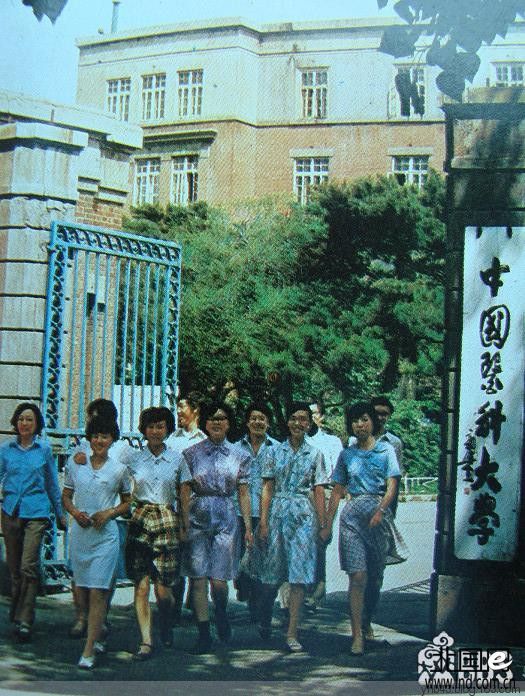 这是90年代的中国辽宁沈阳的大学生(她们中的很多人已经成长为医呀珑