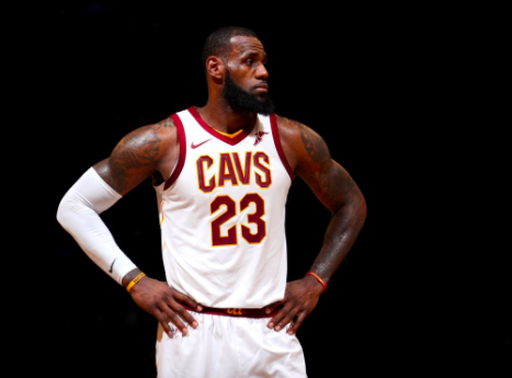 如何评价勒布朗詹姆斯连续867场得分上双历史第一