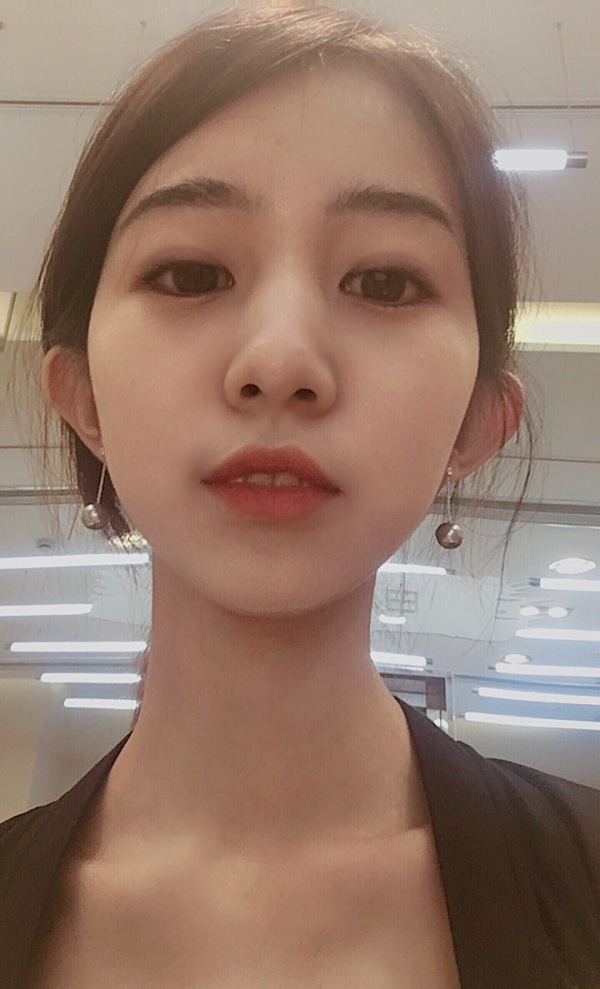 平胸女生怎么穿衣服