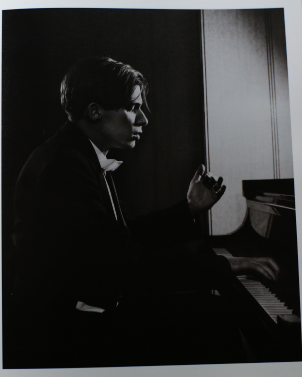 男性拍照时有哪些不错的姿势可以选择