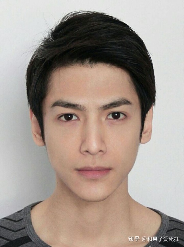 如何评价罗云熙湖南卫视中秋夜表现?未来造型应注意哪些方面?