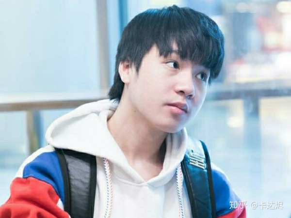 如何看待 rng 上单 letme 严君泽发布退役消息?