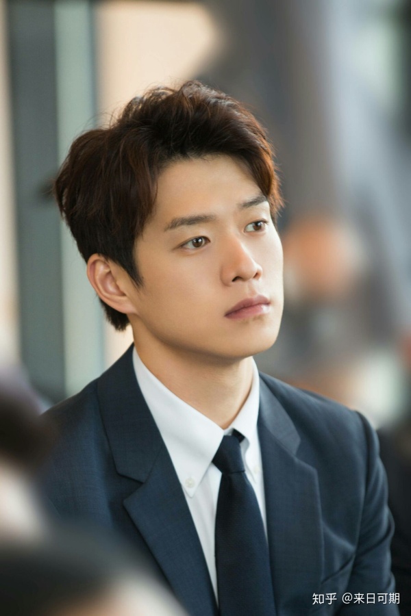 有没有哪个明星刚出道长得很残但很快就变美了的排除整容