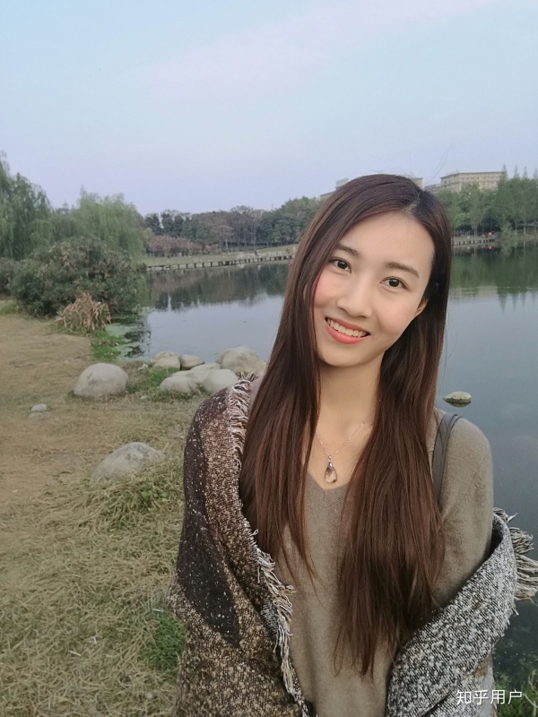 这是今天中午在西安地铁站的自拍