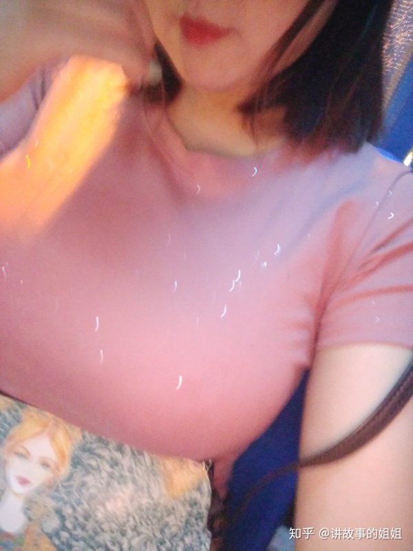 大胸女生如何穿衣搭配