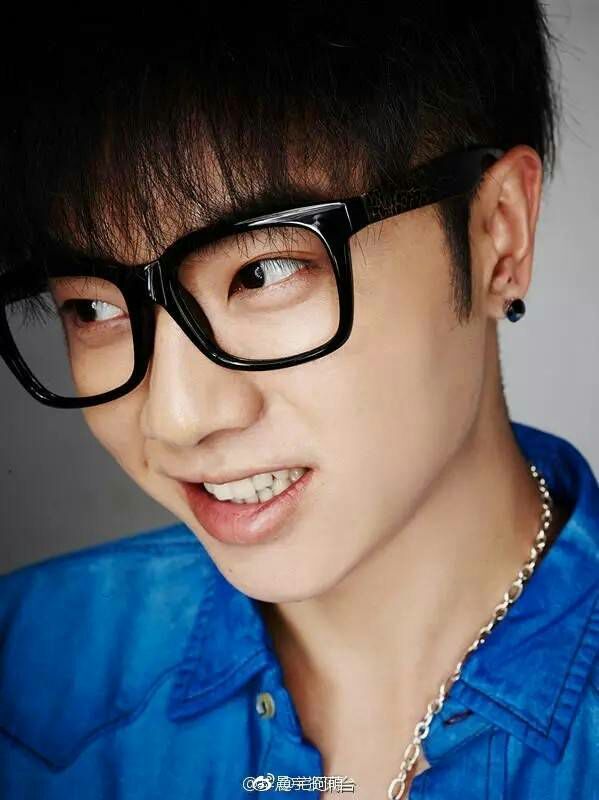 华晨宇有没有整容