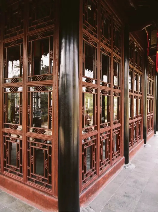 157 拙政园 远香堂隔扇,董豫赣摄  [h1] 廊房入画[/h1]身体入画的动力