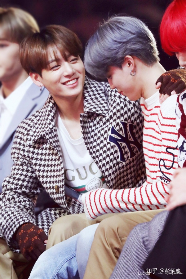 韩团里有一瞬间你认为最真的cp是哪对请举例说明