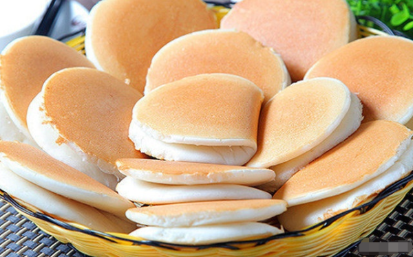 非传统,近两年兴起的美食,味道超级棒.  米粑粑