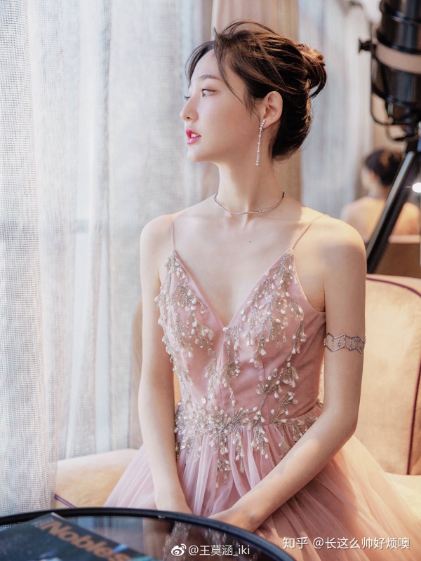 王莫涵小米演唱《夜天子》的插曲《带我走》