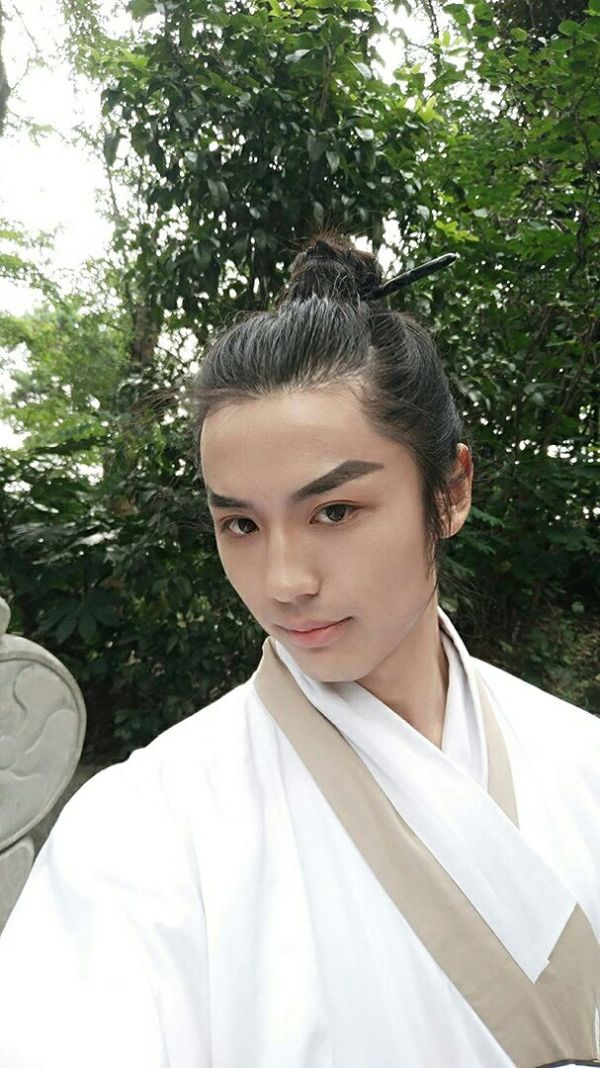 男生穿汉服上街是一种怎样的体验?