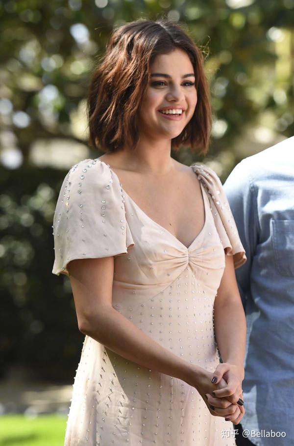 赛琳娜和海莉谁长的更漂亮?