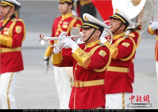 天安门升旗指挥刀为什么采用西洋剑样式而非中国传统的宝剑呢