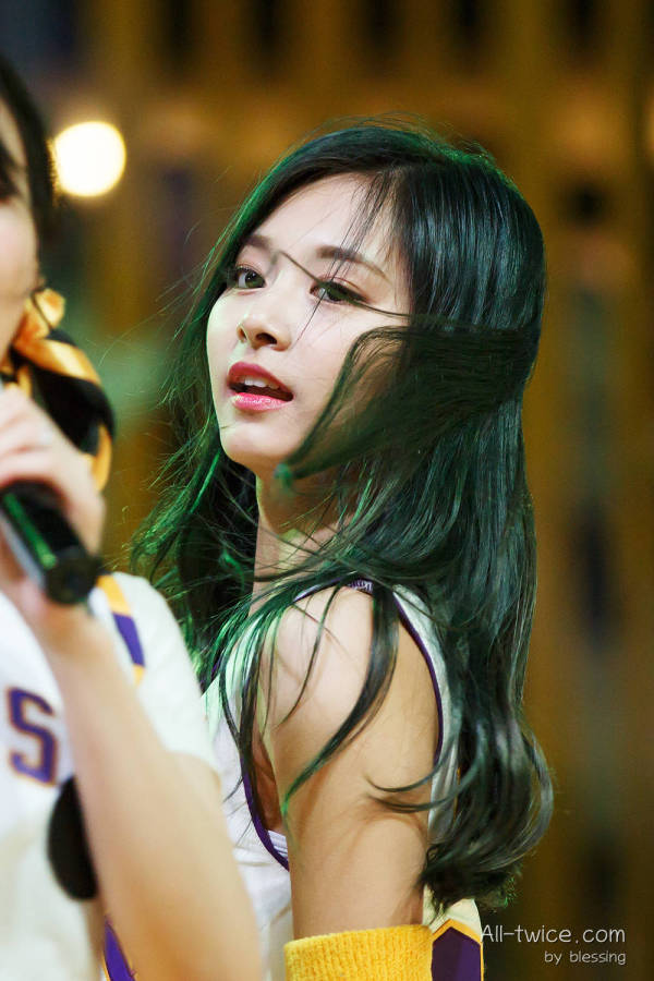 怎样评价twice周子瑜的颜值